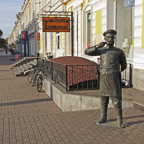 Городовой охраняет порядок на улице Ленина г.Омска