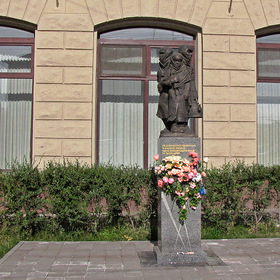 Памятник "Дети блокадного Лениграда"  г Омск (см. коммент)
